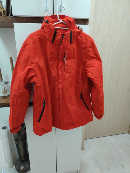 Червено дамско яке, с подвижна поларена подплата