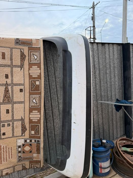 Продам бамперы на Тойота Карина