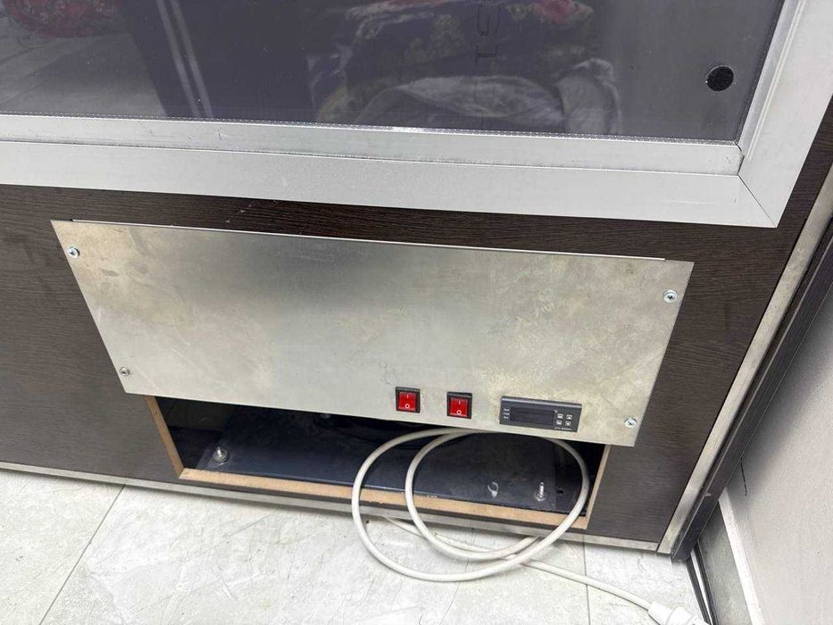 Холодильник витрина "Ферарри" 2000