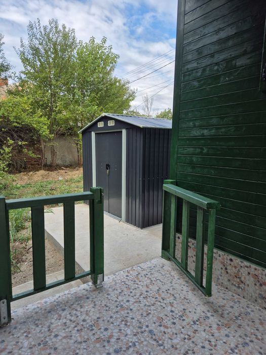 vand casa de vacanta pe malul lacului