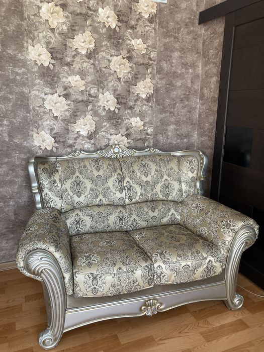 Продам диван и кресла