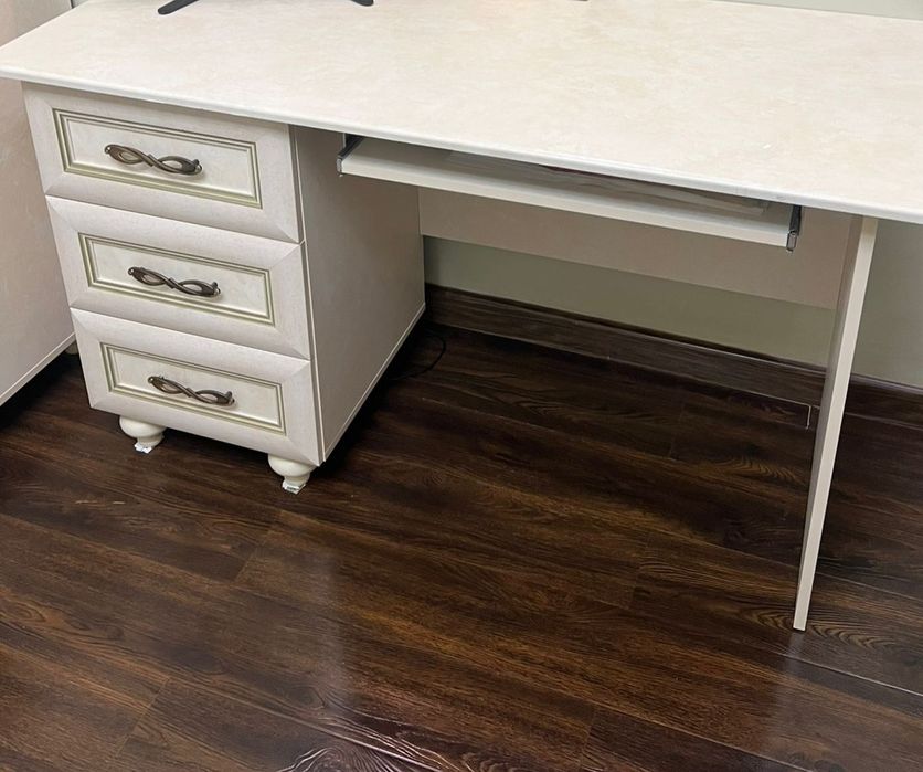 Стол компьютерный