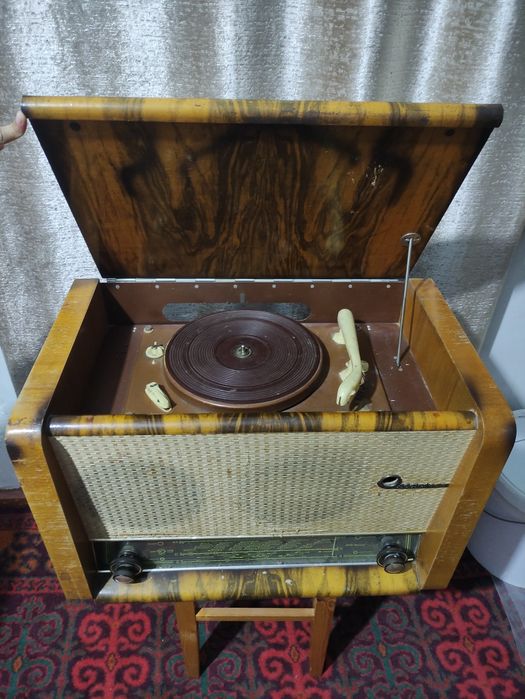 Антиквар радио ВЕФ Аккорд