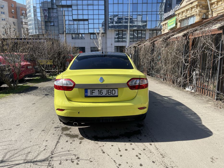 Dezmembrez Renault Fluence
