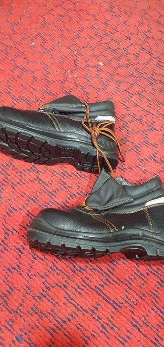 Продам спец. Обувь 40 размер