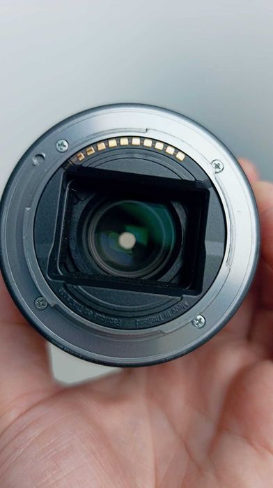 Obiectiv Sony 24-70 f/4 OSS