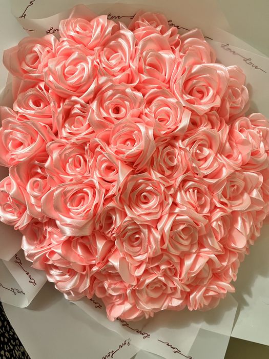 Розы из атласных лент