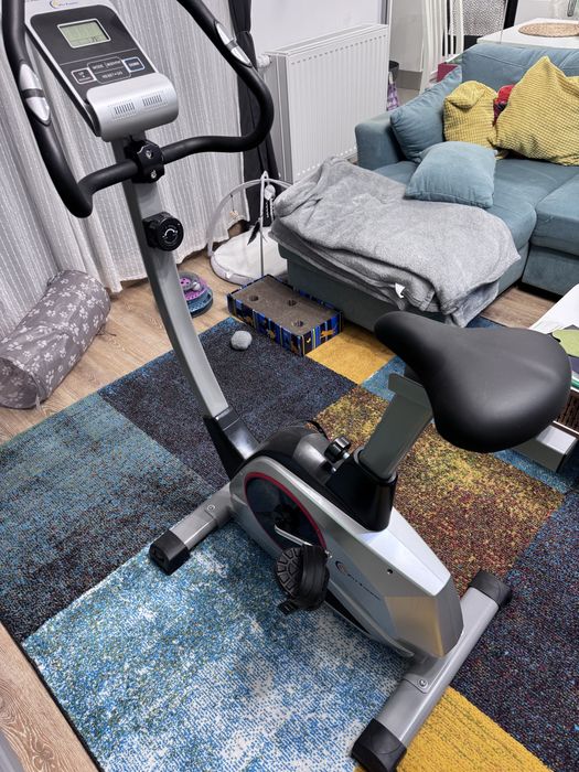 Bicicleta magnetica FitTronic 601B, volanta 9kg, greutate suportata 120kg, 9 trepte de rezistenta