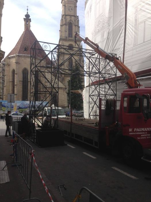 Camion Mercedes-Benz cu macara