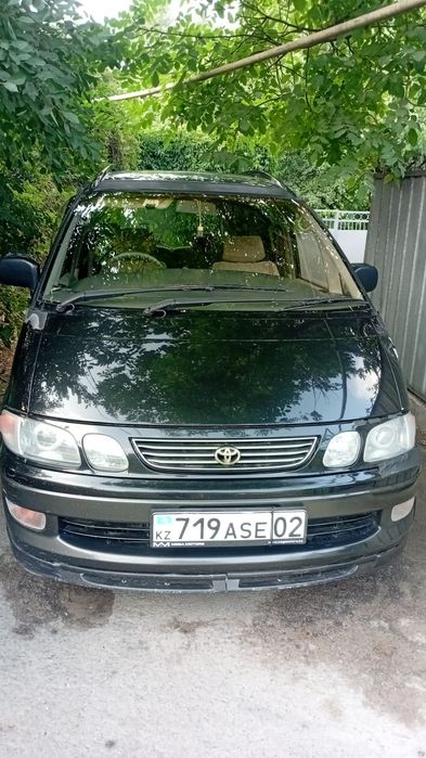 Toyota Estima Lucida 1996 года