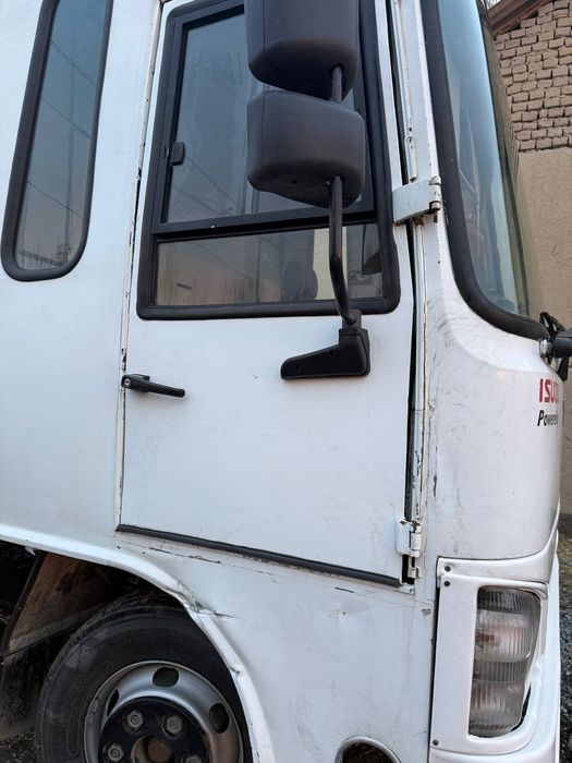 Isuzu yuk mashinasiga kabina sotiladi