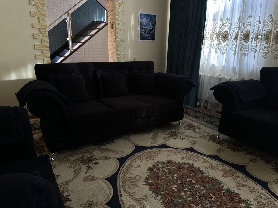 Продается мягкая мебель для гостиной.