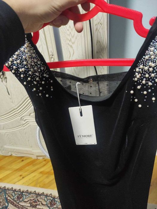 Вечернее платье с декольте