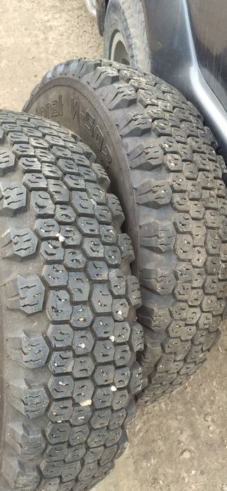 Продам резину б/у 225/85/15