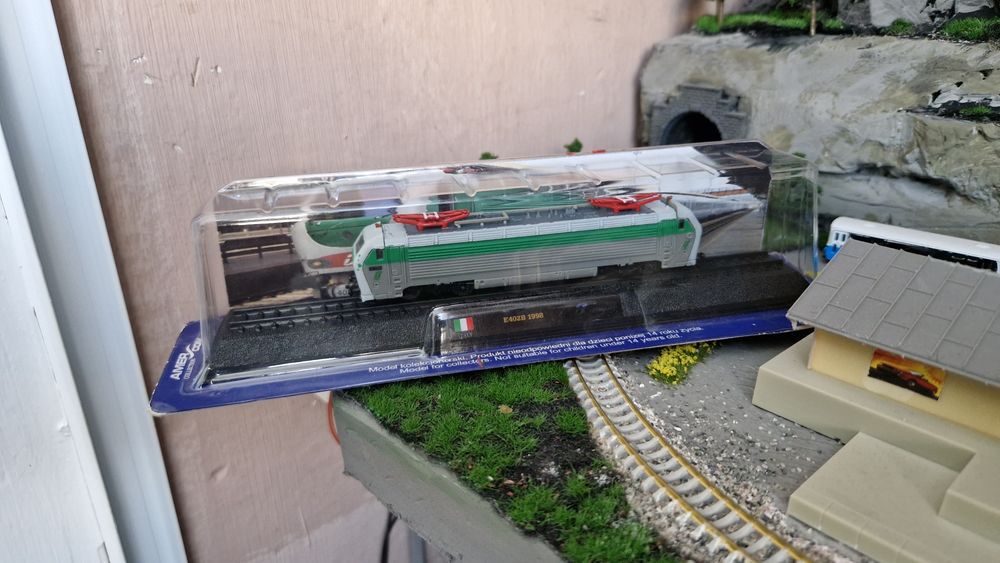 Macheta statica locomotiva E402B scara N 1:160