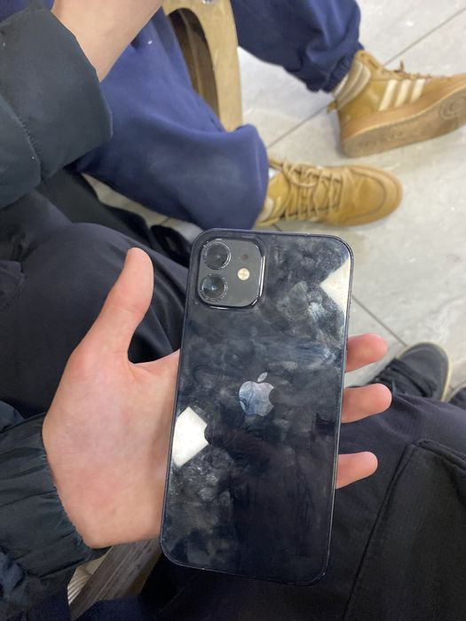 Продам айфон  12