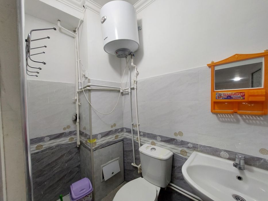 Элободда квартира сотилади 
-1 қаватда 2 хоналик. 
Жиҳозлари бор. Кон