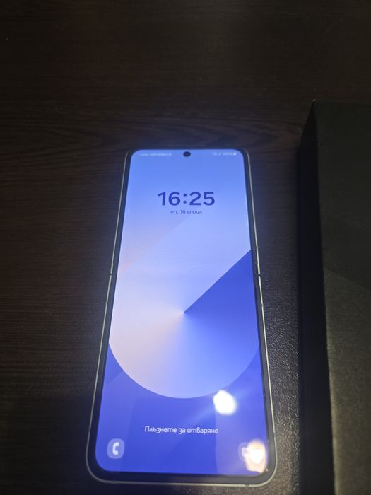 Продавам   Samsung Z Flip 6