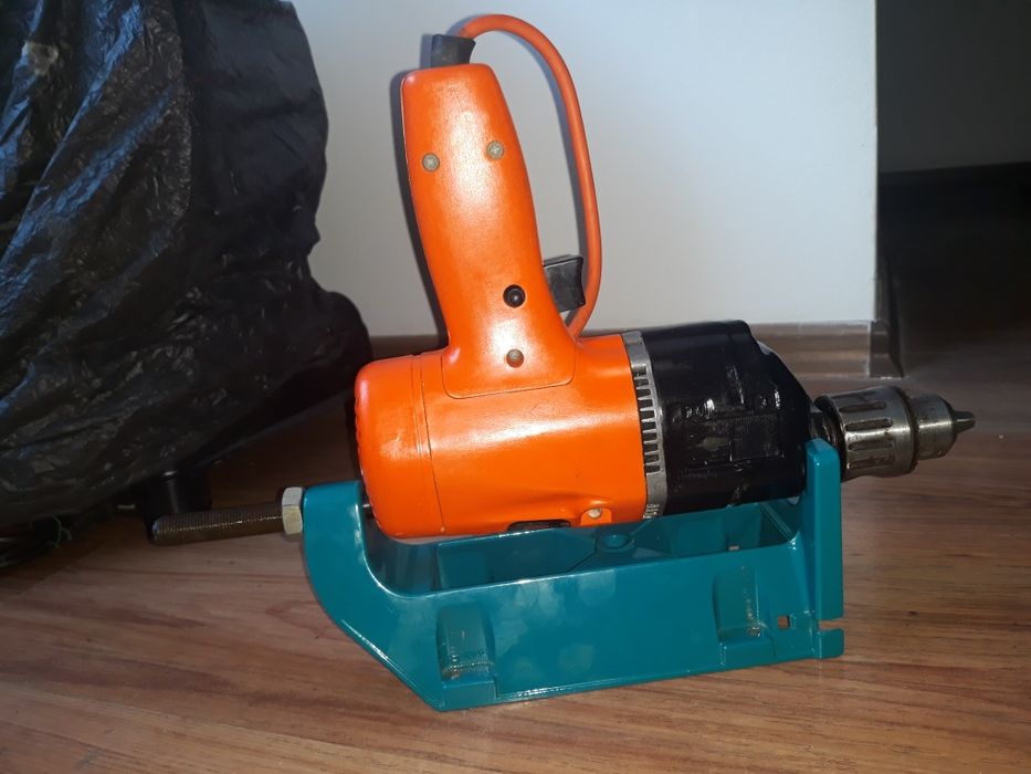 Английска бормашина Black and decker
