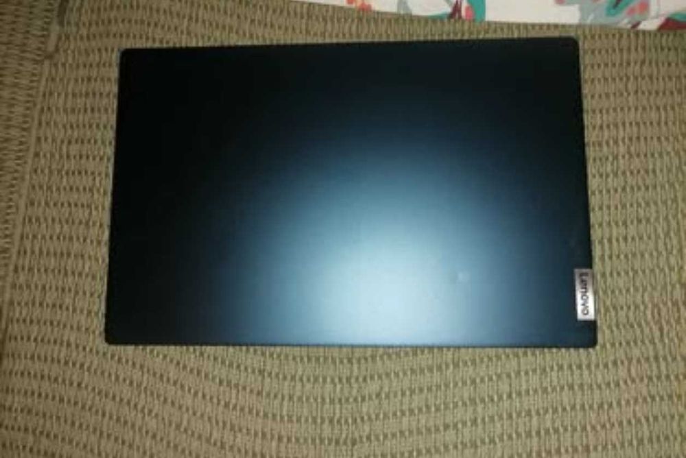 Vând laptop Lenovo Intel-core