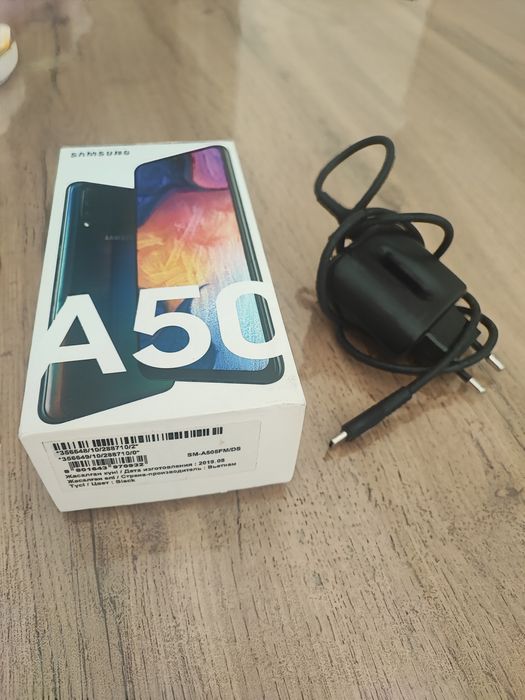 Смартфон Самсунг а50