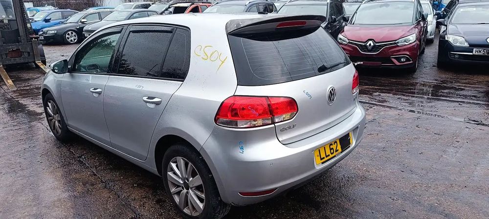 Dezmembrari / Dezmembrez Volkswagen Golf 6 (5K1) 1.6 TDI CAYC cutie viteze manuala cod culoare LA7W