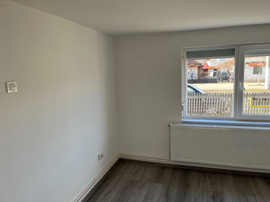 Casa nou renovata in Tg Jiu cu 1427 mp curte si gradina