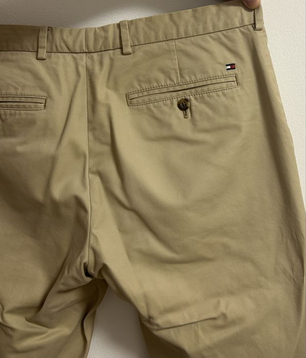Pantaloni Tommy Hilfiger chino bej masura 34/34