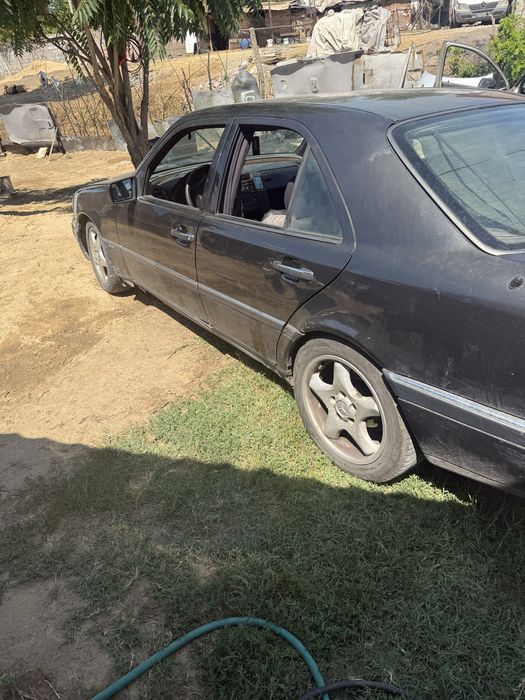 Mercedes C220 бензин  1994 г. на части