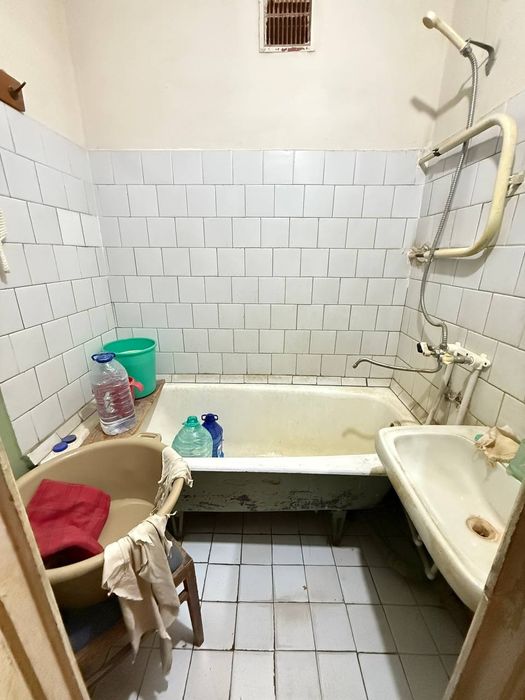 Яккасарой Кушбеги 1/4/5 балкон 2×6 42 м² накдга сотилади