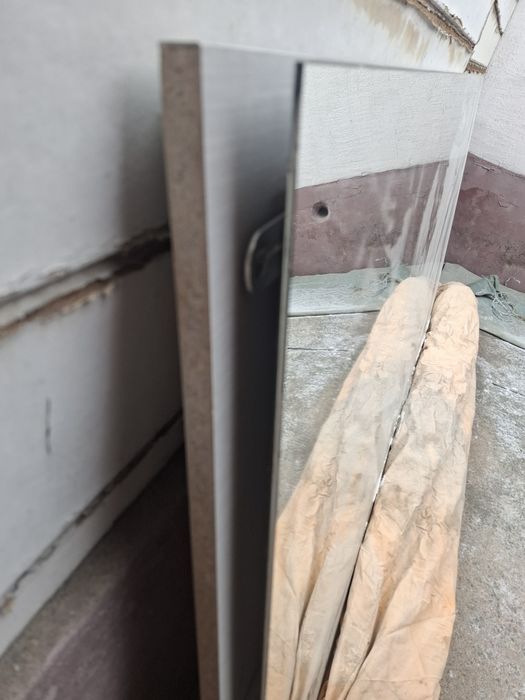 Продам 2 больших удобных зеркала