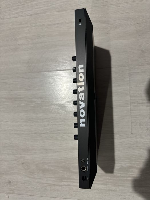 Novation Launchkey Mini MK3  Claviatura MIDI