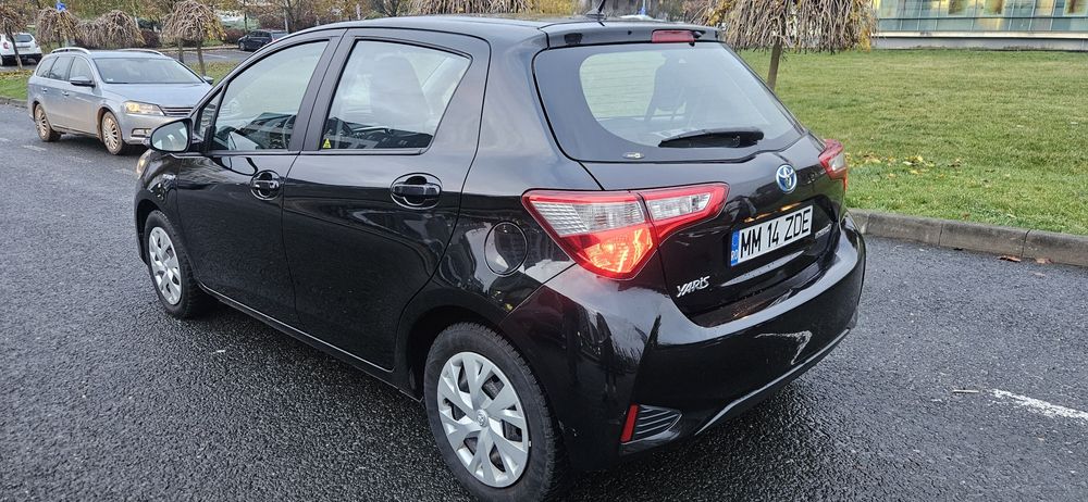 Toyota Yaris Hybrid, fără accidente, în garanție, înmatriculată