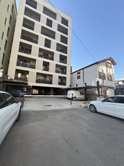 Inchiriez apartament 3 camere
