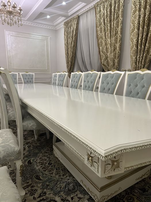 Стол со стульями