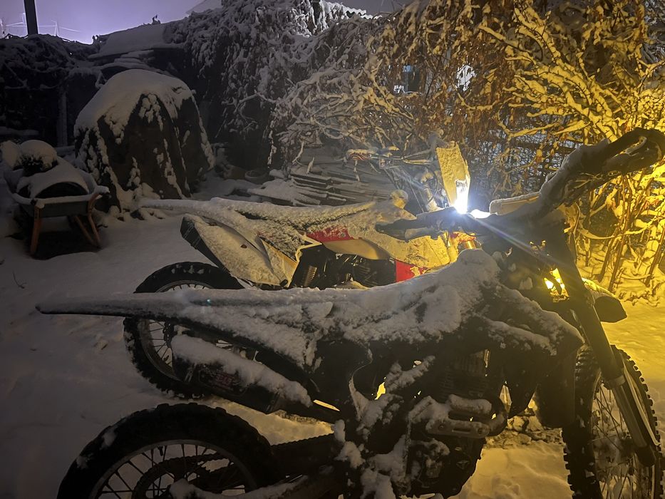 Продаются 2 кросача