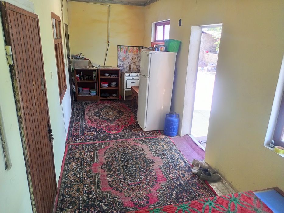 Ҳовли сотилади 6 сотих тўғри тўрт бурчак 5 та хона ремонти ўрта кириб