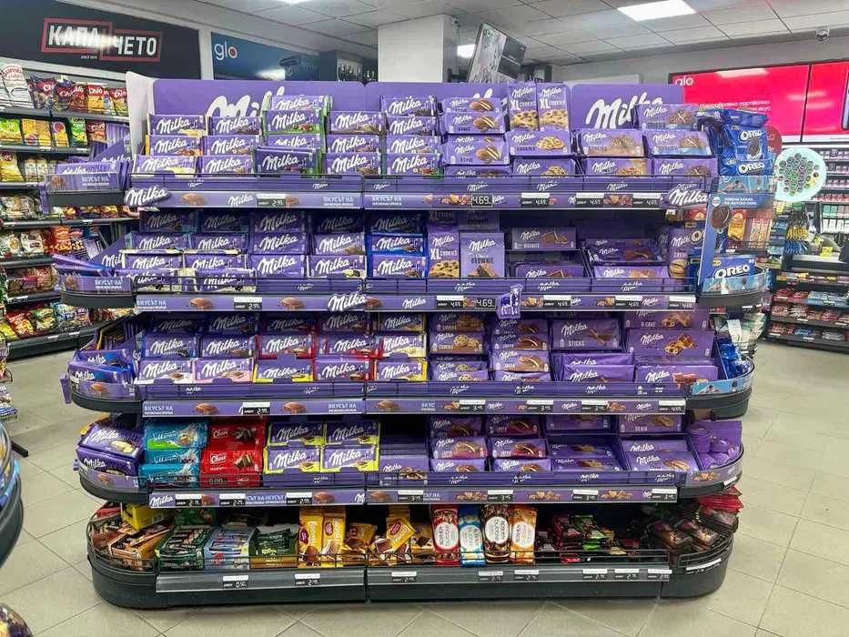 Търговско оборудване за хранителен магазин - стелажи, кошници, колички