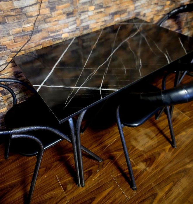 Срочно в новом состояние комплект 1 стол 4стула читайте опесание