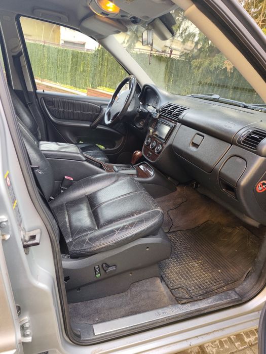 Mercedes ML 270 - autoutilitara 4 locuri