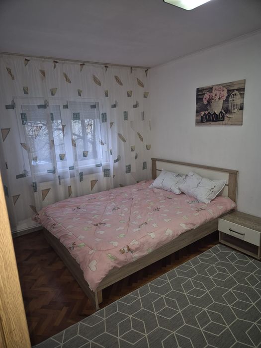 Închiriez apartament cu 2 camere  ultracentral pe mal lângă OMV