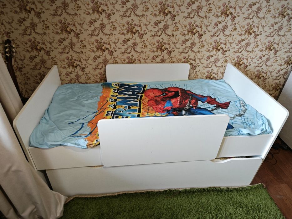 Детская двухъярусная кровать