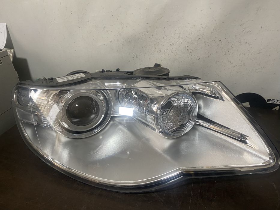 Far dreapta bixenon Vw Touareg 7L facelift an 2006-2010