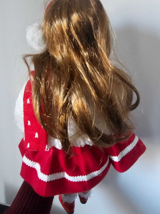 Papusa portelan frumoasa