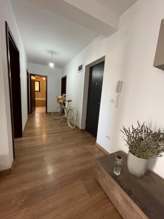 Apartament 3 camere în vilă, mobilat/utilat, curte interioară-Giroca
