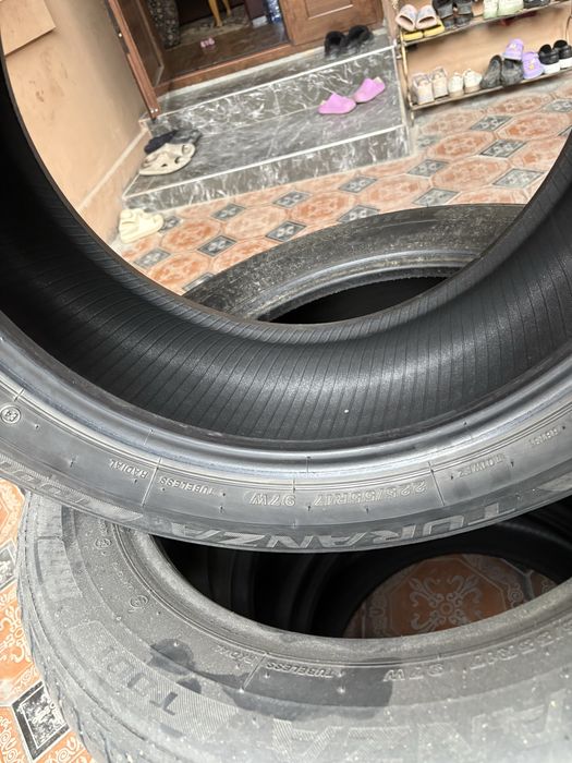 Шина BRIDGESTONE 225/55 R17.