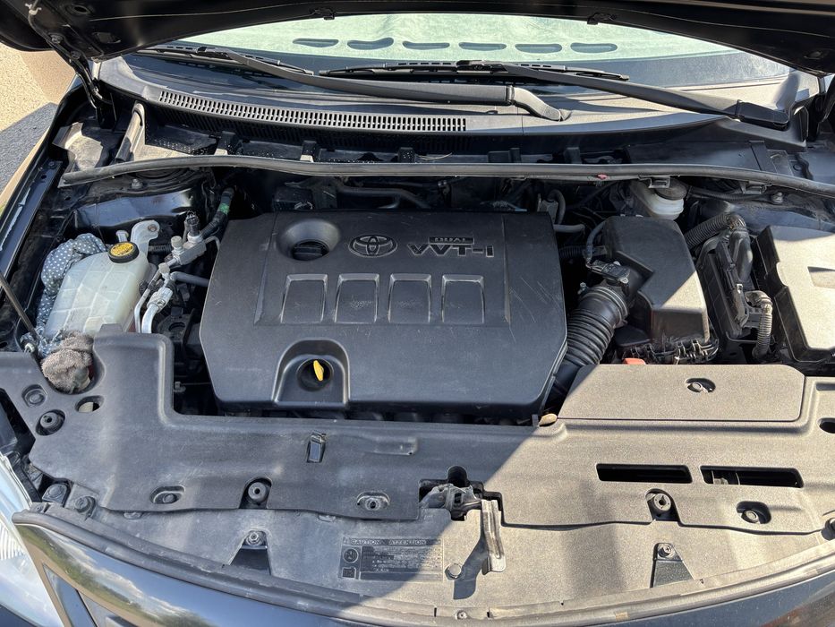 TOYOTA Corolla 2011 год