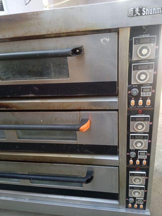 Срочно продаю печку и мишалка для теста 25 кг