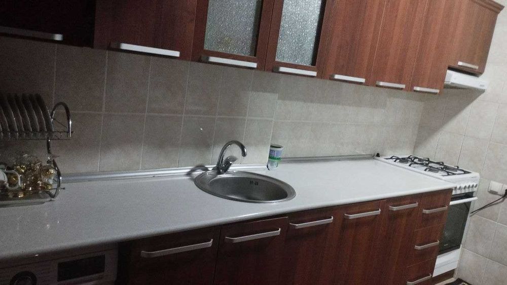 Срочно!!! Продается квартира 4/5/5 раздельная, 2х6м балкон