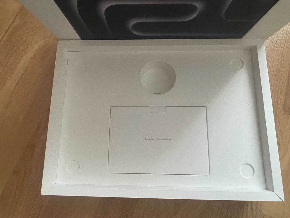 Cutie originală  MacBook Pro 16-inch